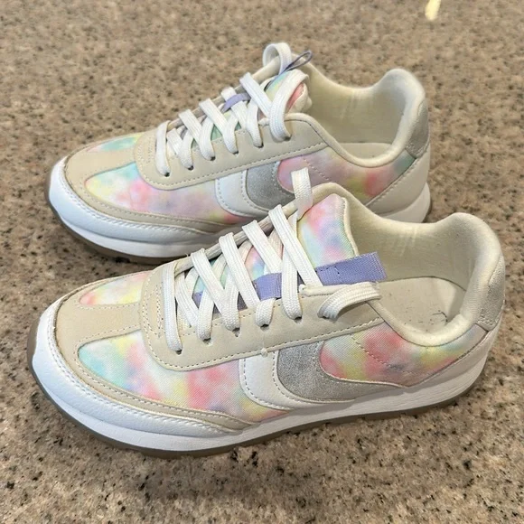 Cat and Jack girls Sneakers - Picture 2 of 9